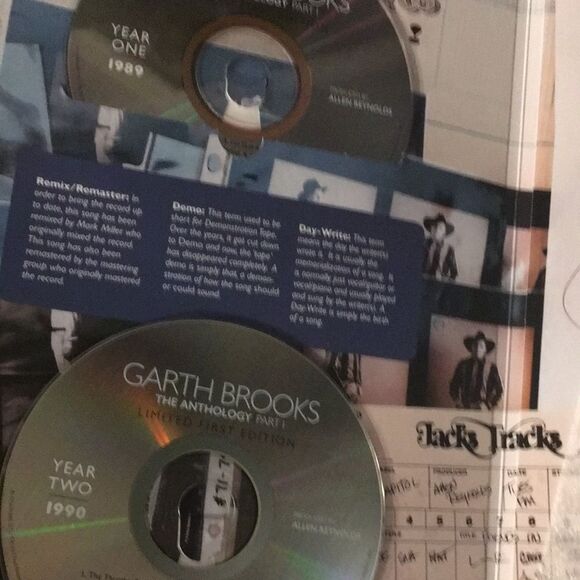 Garth Brooks The First Five Years Book and 5 CD’S - Picture 5 of 6